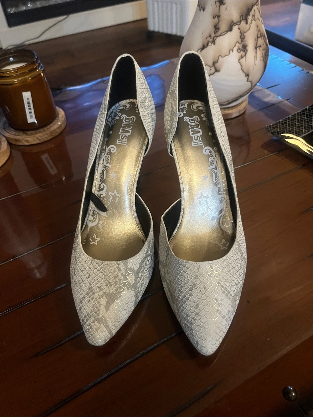 NEW GORGEOUS Brash Silver Snakeskin D'Orsay Pointed Heels